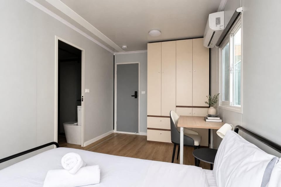 Courtyard Room with Private Ensuite Bathroom & AirCon at Guildford Bed and Breakfast in Sydney