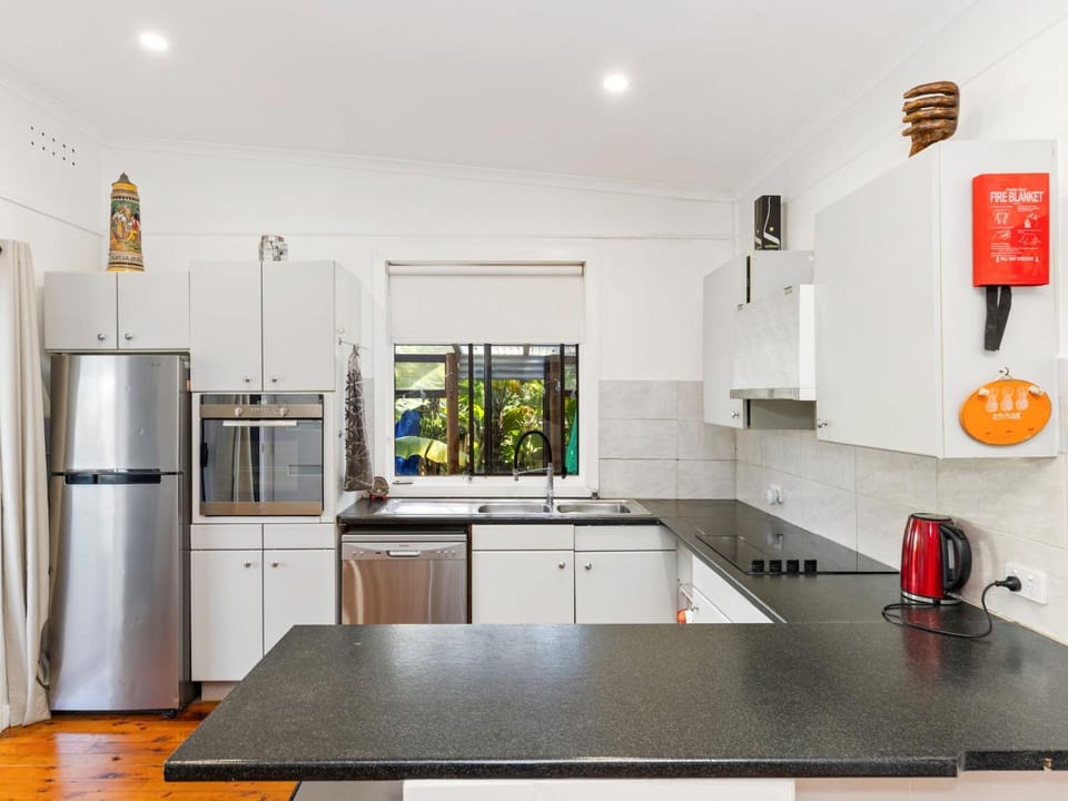 Private Oasis with pool, BBQ & entertaining areas House in The Entrance