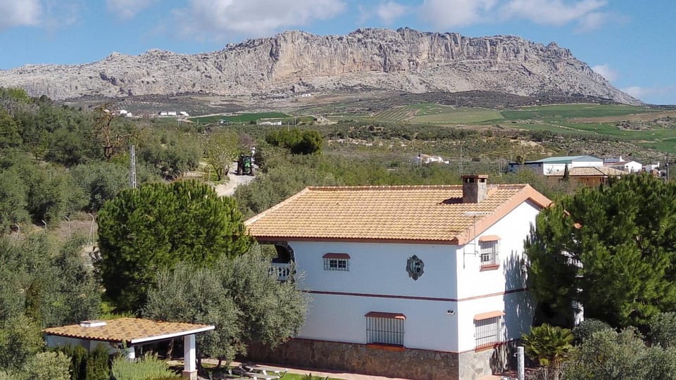 Property building, Day, Natural landscape, Landmark view, Mountain view