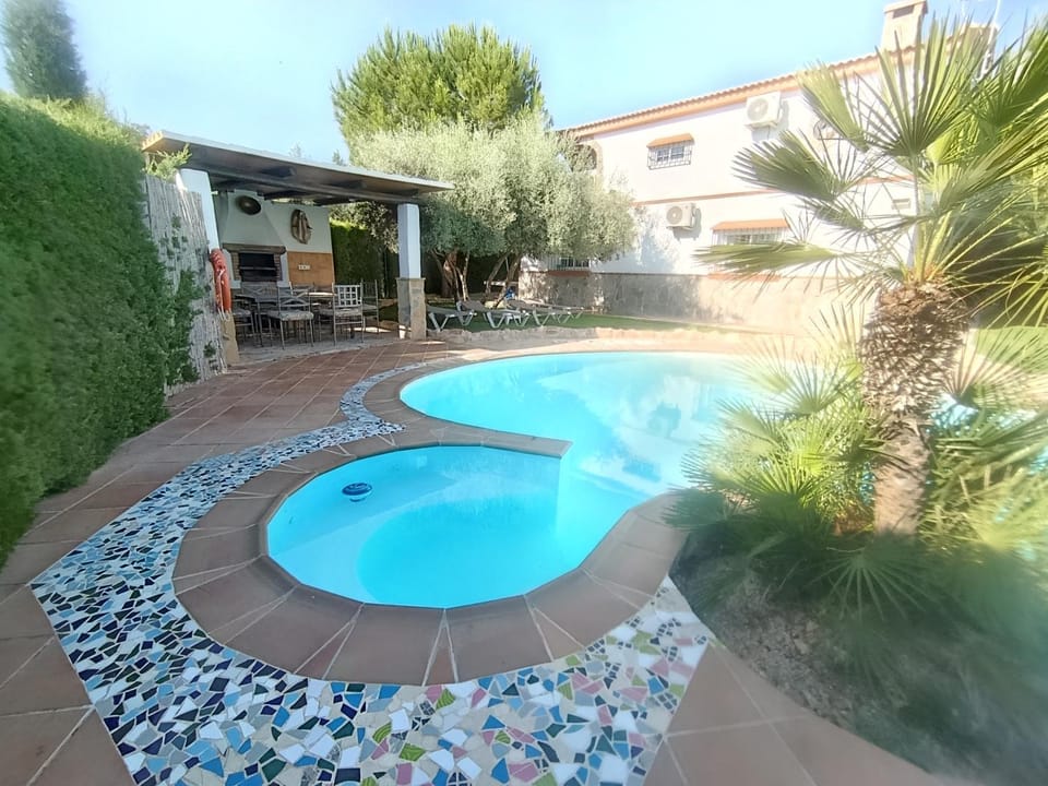 Property building, Day, Natural landscape, Garden, Garden view, Pool view, Swimming pool, sunbed