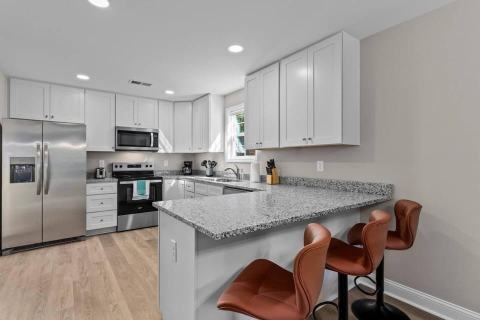 Stylish 6 bd/4.2bth Duplex, Charming Location! House in Kannapolis