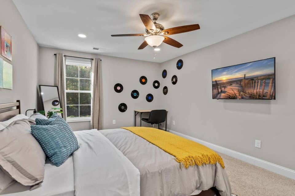 Stylish 6 bd/4.2bth Duplex, Charming Location! House in Kannapolis