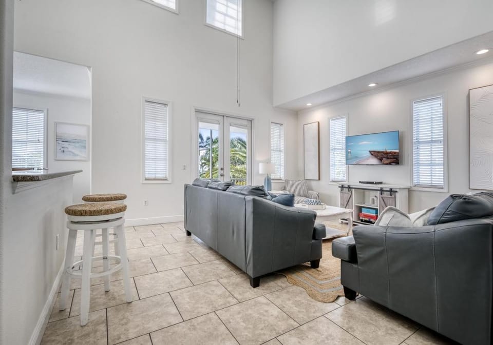 Sand Dollar- Perfect Location on Anna Maria Island House in Holmes Beach