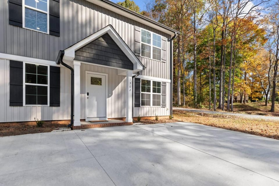 The Alder ~ Stylish 3 Bed Near DT House in Kannapolis
