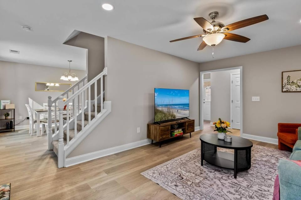 The Aspen ~ New, Trendy 3 Bed Near The Action House in Kannapolis
