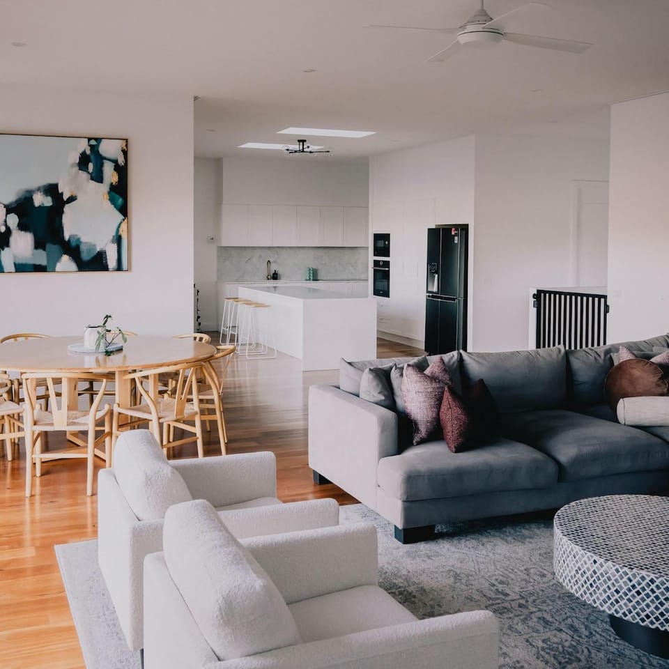Kitchen or kitchenette, Living room, Seating area, Dining area, fireplace