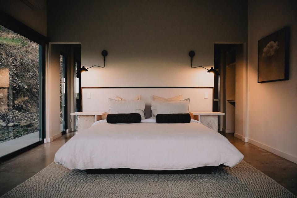 Bed, Bathroom, Photo of the whole room, Bedroom, heating, wardrobe, air conditioner