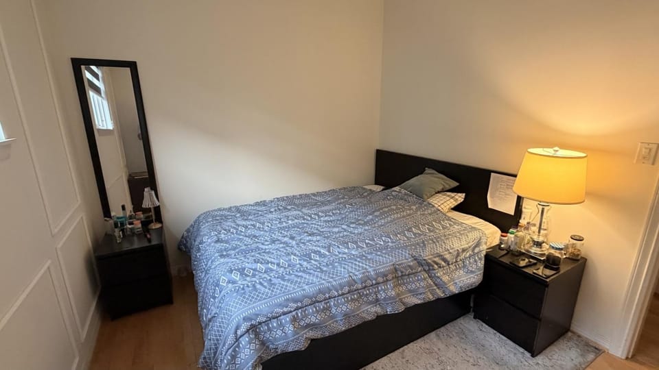 Private Cozy Room Scottsdale Plaza Vacation rental in Surrey