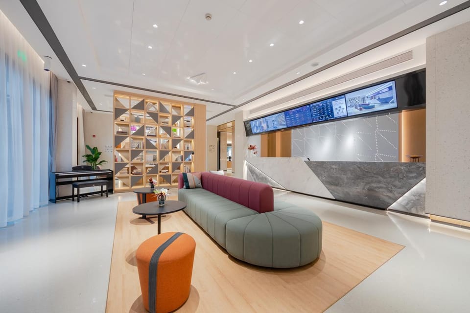 嘉虹酒店-上海国际旅游度假区川沙地铁站店 Hotel in Shanghai