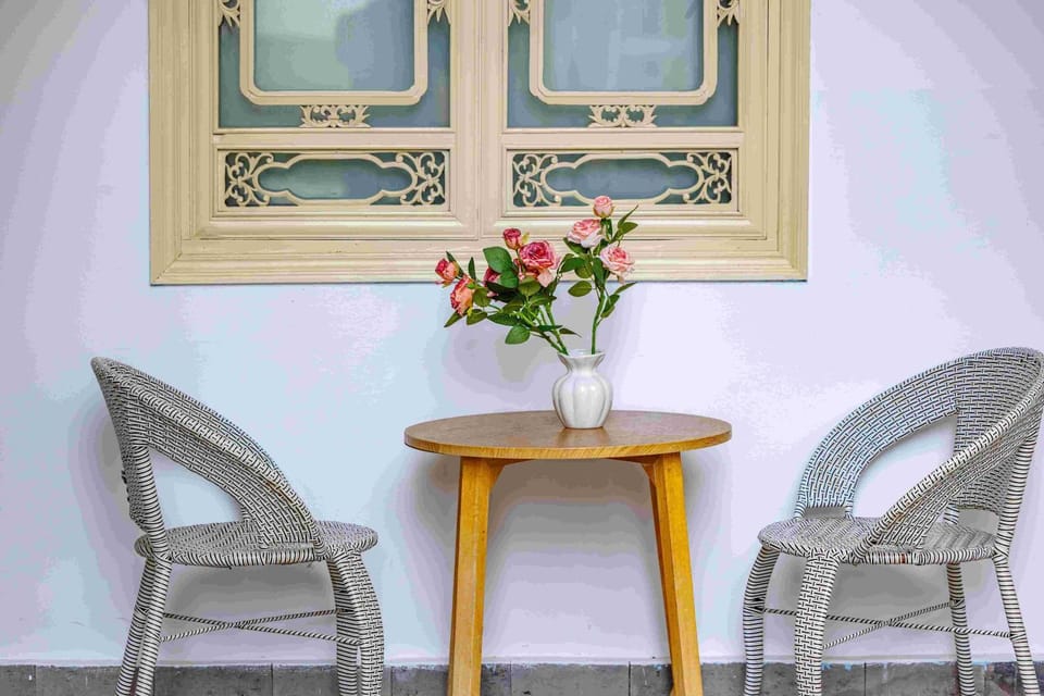 Living room, Decorative detail, Seating area, Dining area