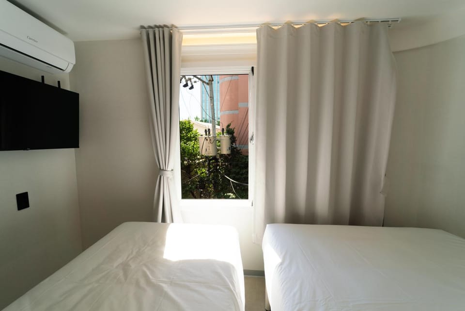Communal lounge/ TV room, Bed, TV and multimedia, Photo of the whole room, Evening entertainment, Bedroom, hair dryier, heating, washing machine, dryer