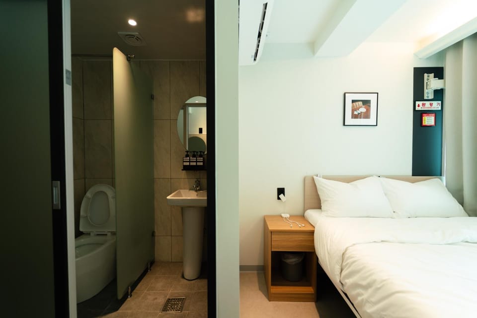 Bed, Bathroom, TV and multimedia, Photo of the whole room, heating, washing machine, dryer, air conditioner