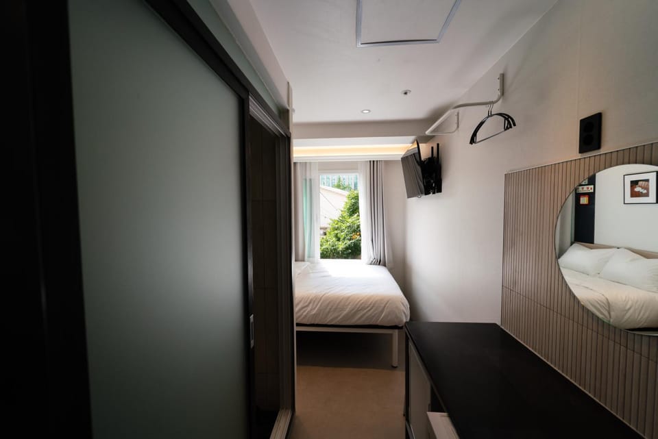 TV and multimedia, Photo of the whole room, Bedroom, heating, washing machine, dryer, air conditioner