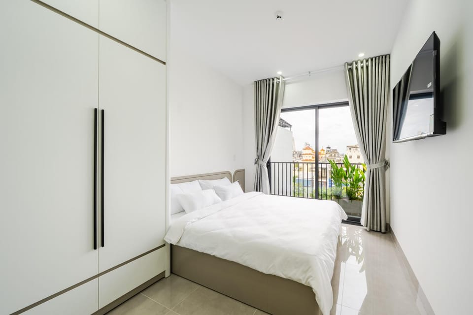Bed, TV and multimedia, View (from property/room), Balcony/Terrace, Photo of the whole room, Bedroom, towels