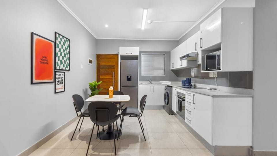 Trendy 2BR Umhlanga Apartment, Balcony, Peaceful Apartment in Umhlanga