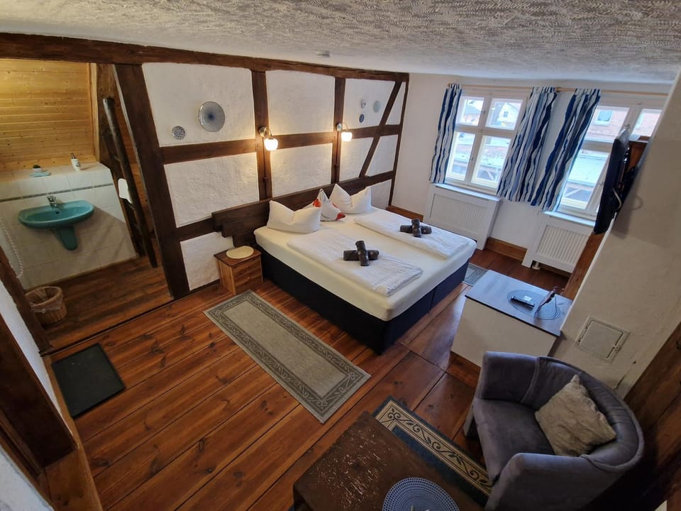 Bed, Photo of the whole room, towels