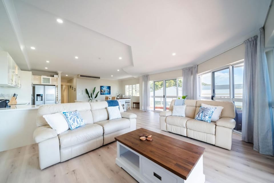 Ocean View Skyline Retreat Apartment in Townsville