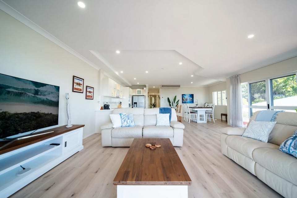 Ocean View Skyline Retreat Apartment in Townsville