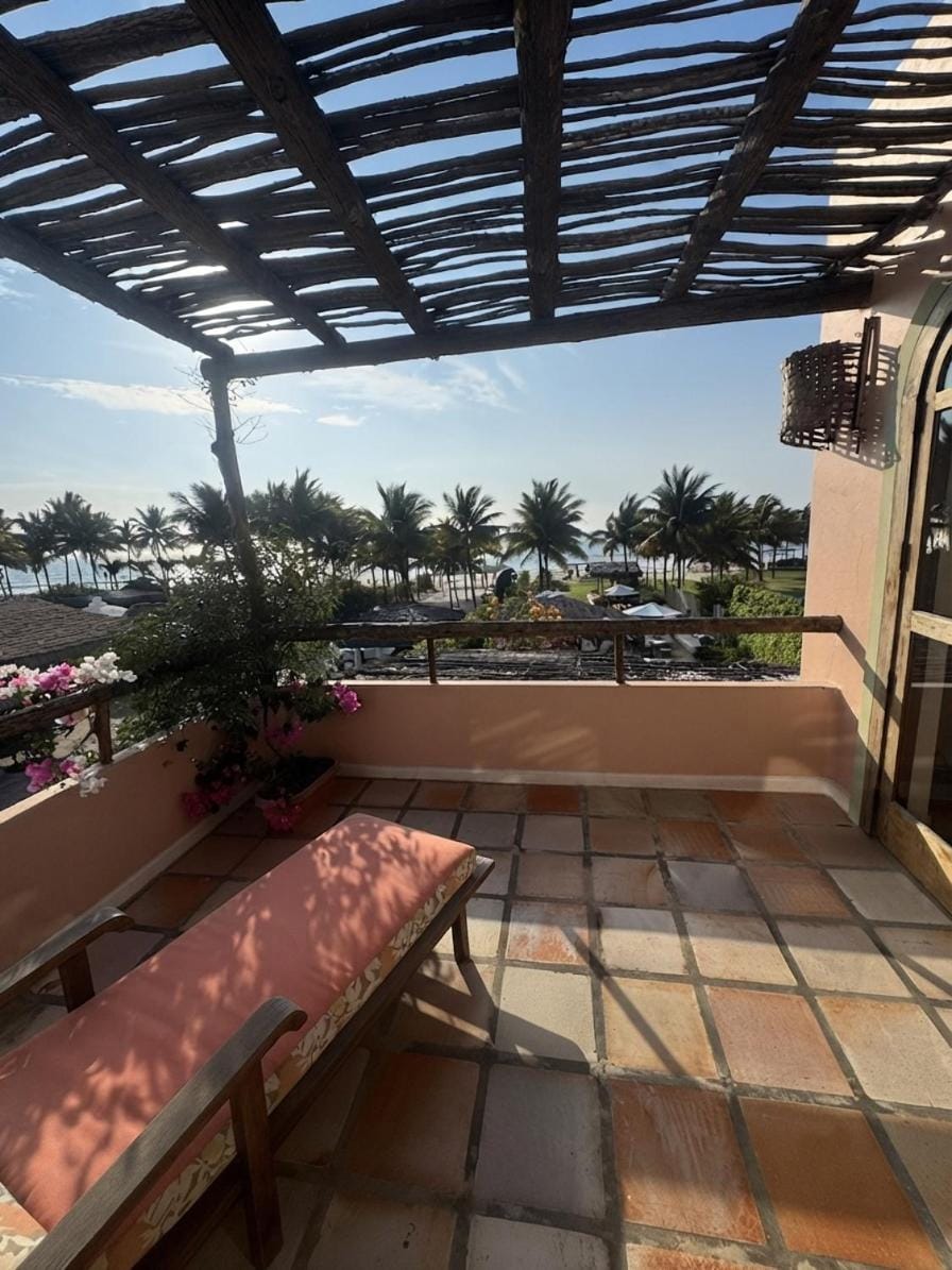 Exceptional Beachfront Villa with Private Pool Villa in Santa Elena Province