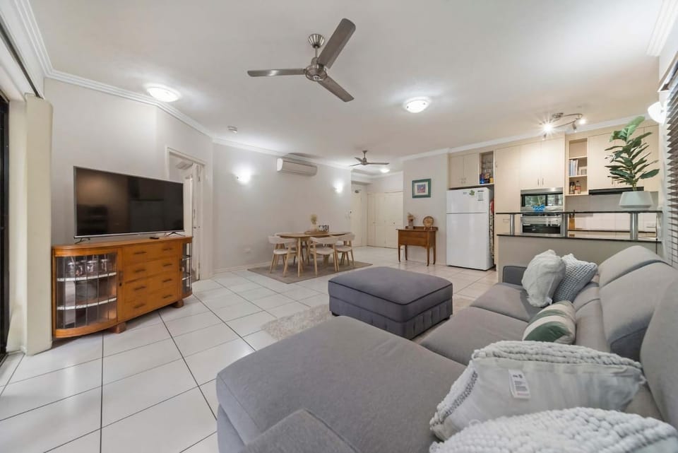 Near Beach 2 BR unit The Strand Apartment in Townsville