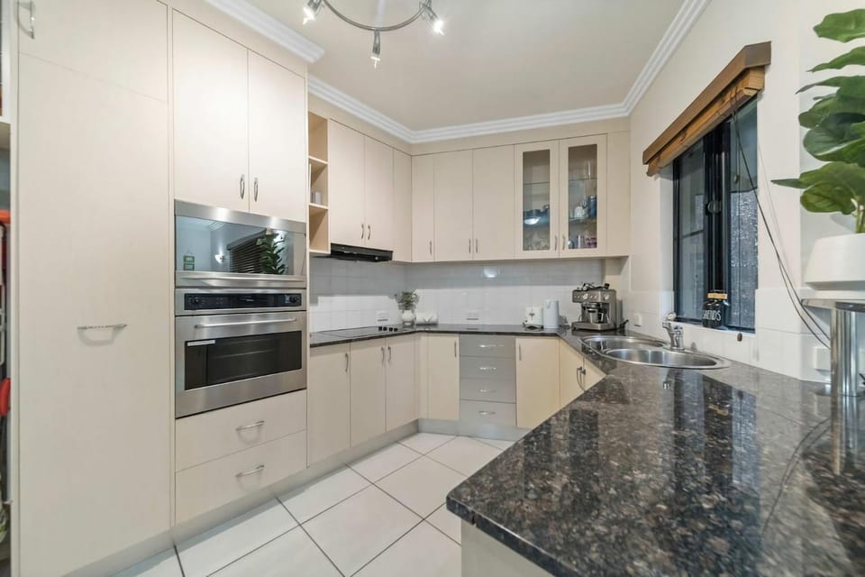 Near Beach 2 BR unit The Strand Apartment in Townsville