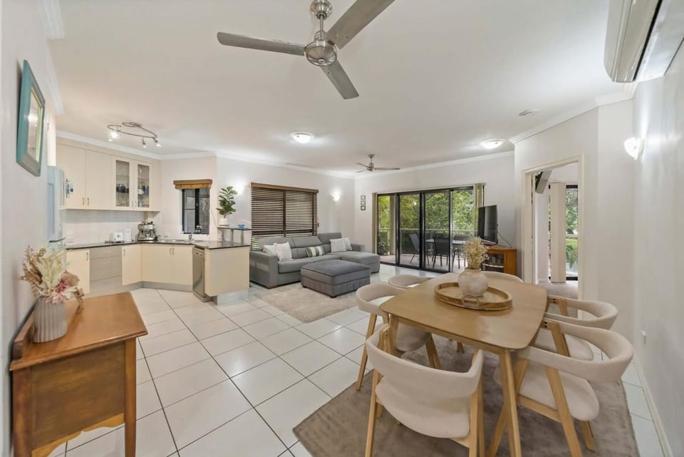 Near Beach 2 BR unit The Strand Apartment in Townsville