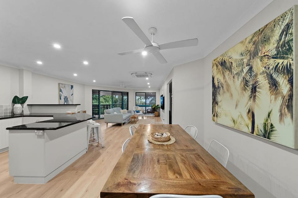 Modern Retreat by the Beach Apartment in Queensland