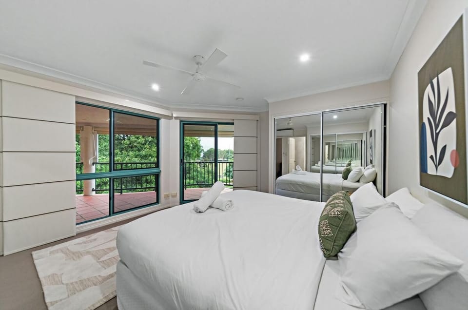 Modern Retreat by the Beach Apartment in Queensland