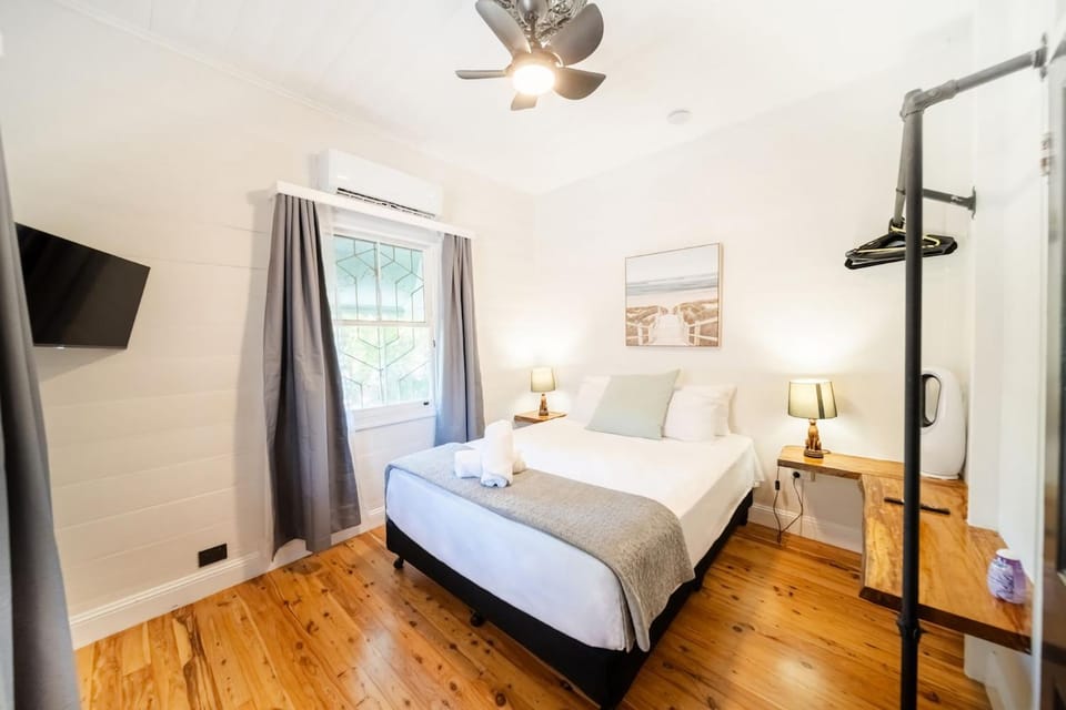 Palm Grove Cottage and Private Studio House in Townsville