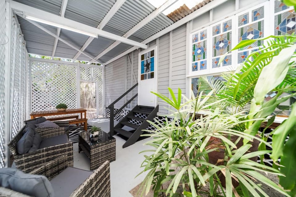 Palm Grove Cottage and Private Studio House in Townsville