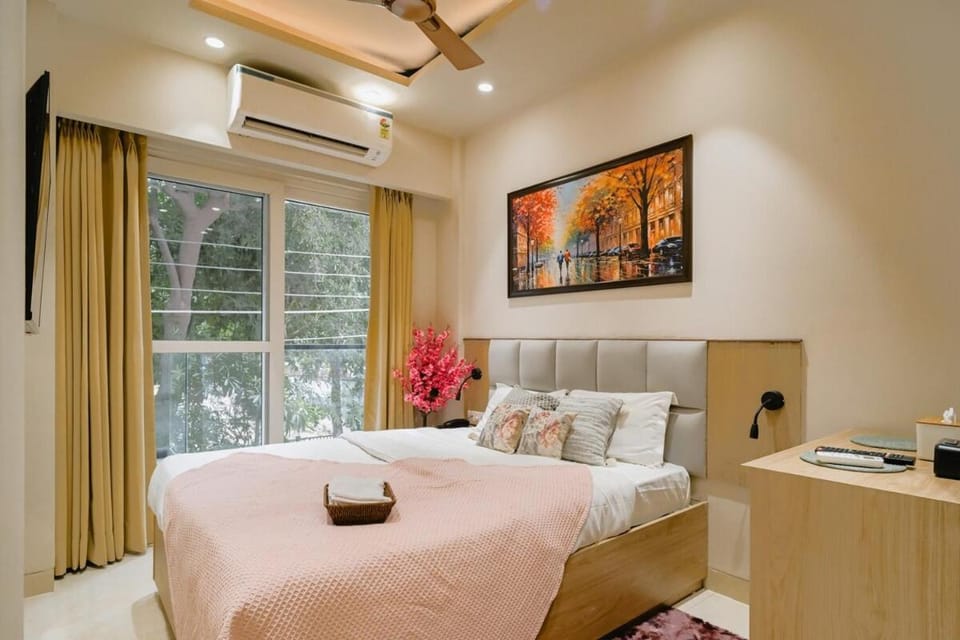 The Floral Elegance - The Hidden Nest Apartment in Gurugram