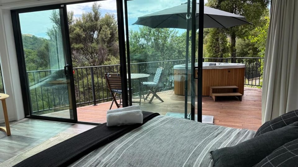 Paihia Views - 1 Bed Apartment and Hot Tub Apartment in Paihia