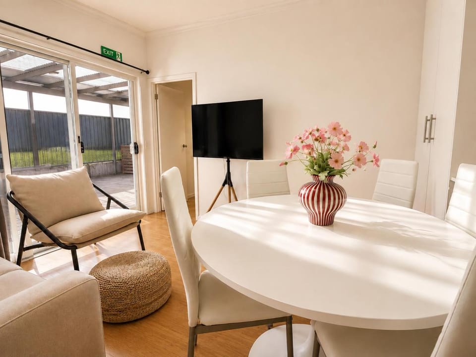 TV and multimedia, Living room, Dining area