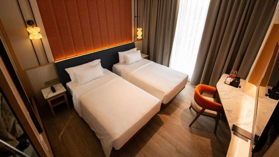 Bed, Photo of the whole room, Bedroom