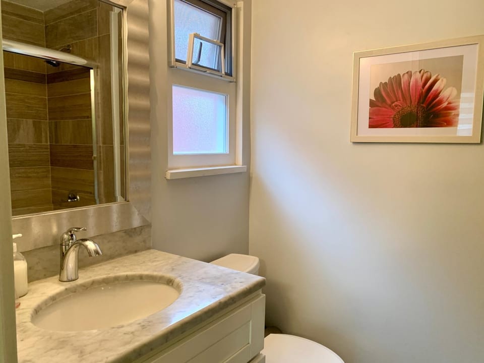 3 Bedroom 2 Bath Fully Furnished Turnkey Corporate Relocation Home House in New Westminster