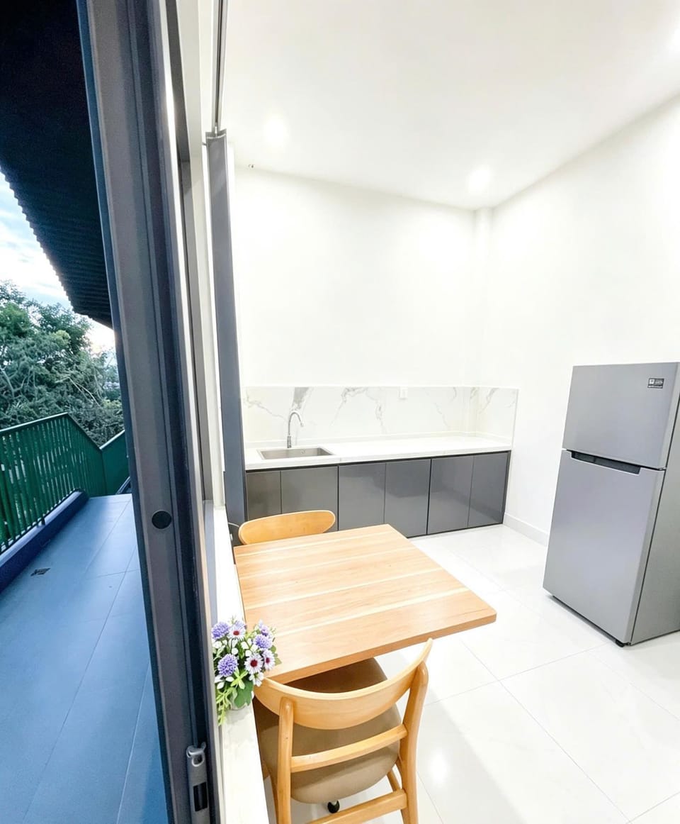 View (from property/room), Balcony/Terrace, Kitchen or kitchenette, Dining area