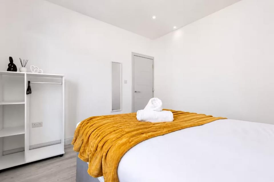 Bed, Photo of the whole room, Bedroom, towels, wardrobe
