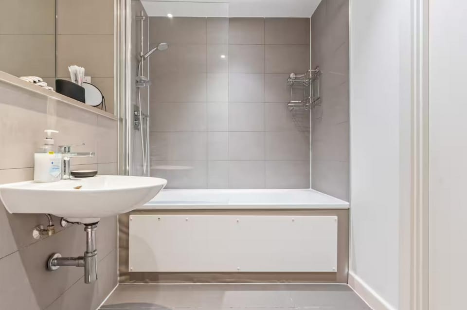 Shower, Bathroom, towels