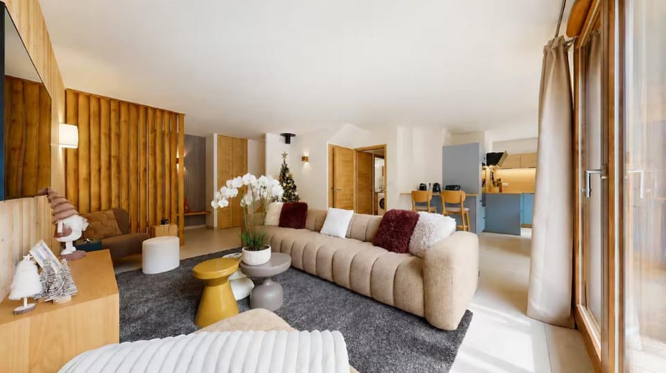 Communal lounge/ TV room, TV and multimedia, Kitchen or kitchenette, Living room, Photo of the whole room, Seating area, wardrobe