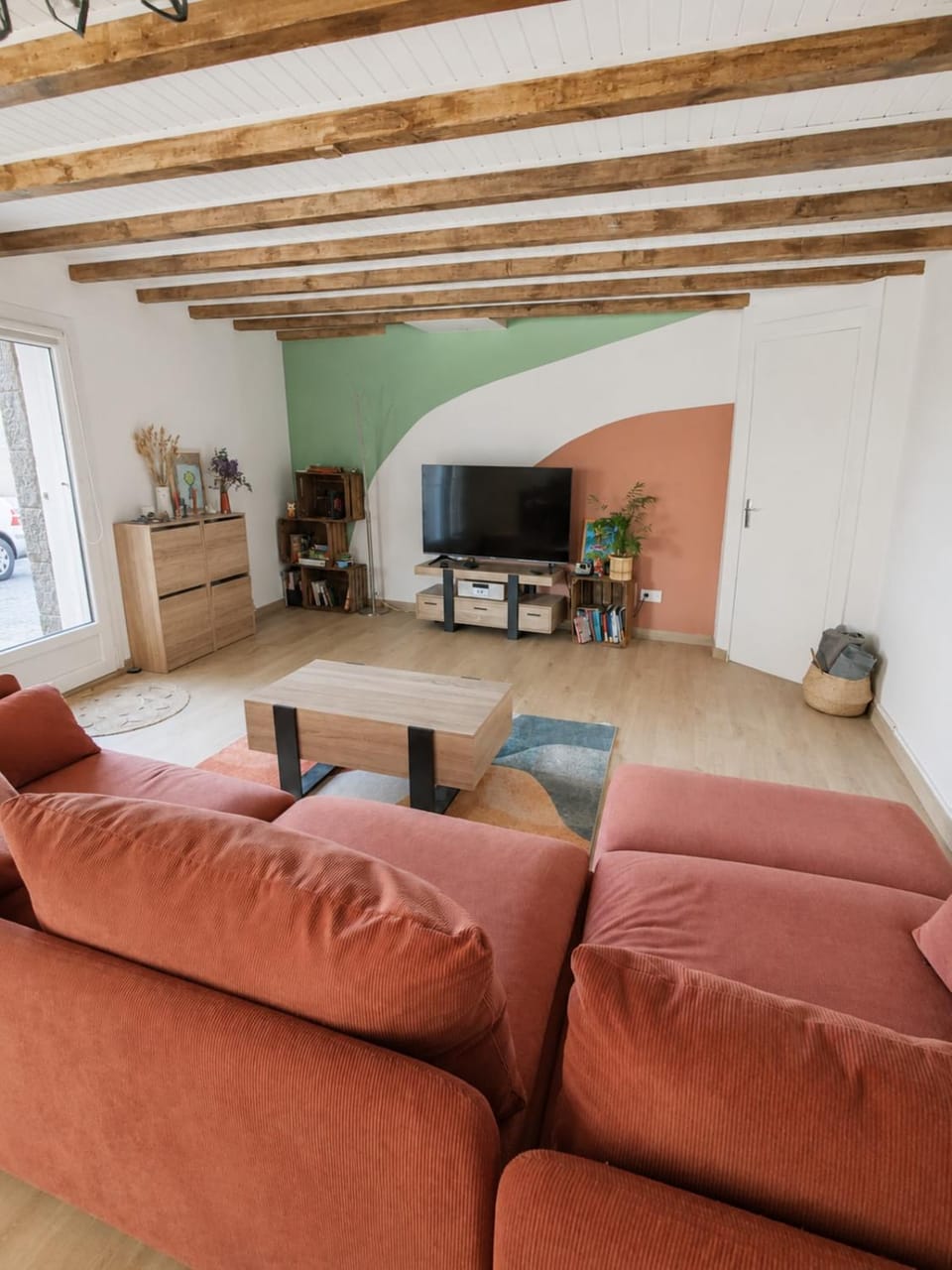 Communal lounge/ TV room, TV and multimedia, Living room, Seating area, Entertainment, internet
