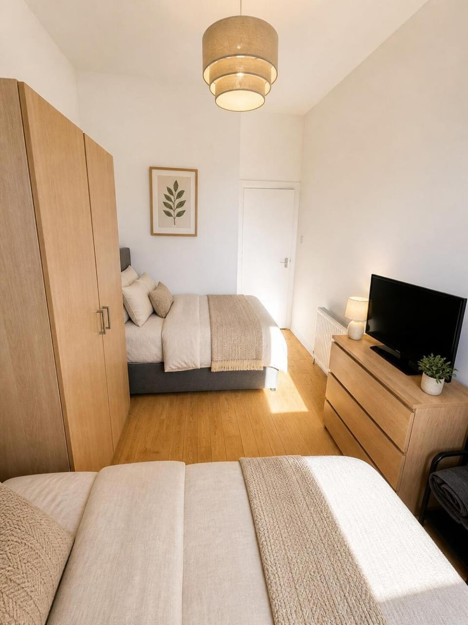 5 Bed, Free Park Multiple Van, 1Mile from City Centre Apartment in Glasgow