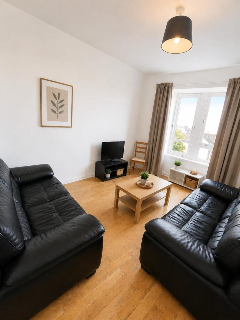 5 Bed, Free Park Multiple Van, 1Mile from City Centre Apartment in Glasgow