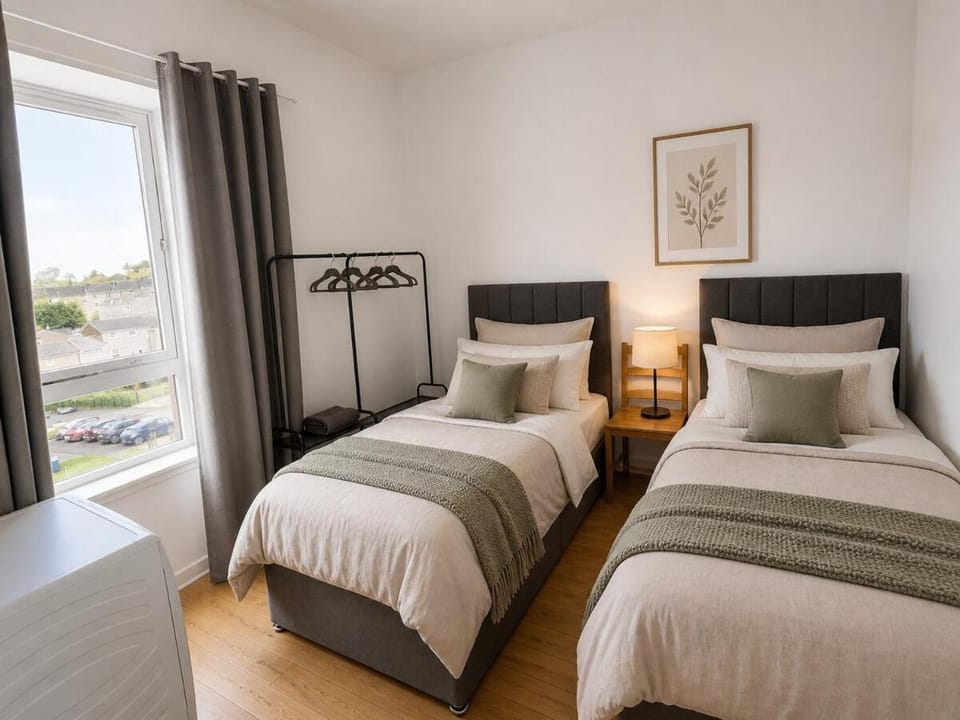 5 Bed, Free Park Multiple Van, 1Mile from City Centre Apartment in Glasgow