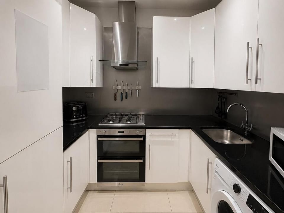 5 Bed, Free Parking, Near City Centre Apartment in Glasgow