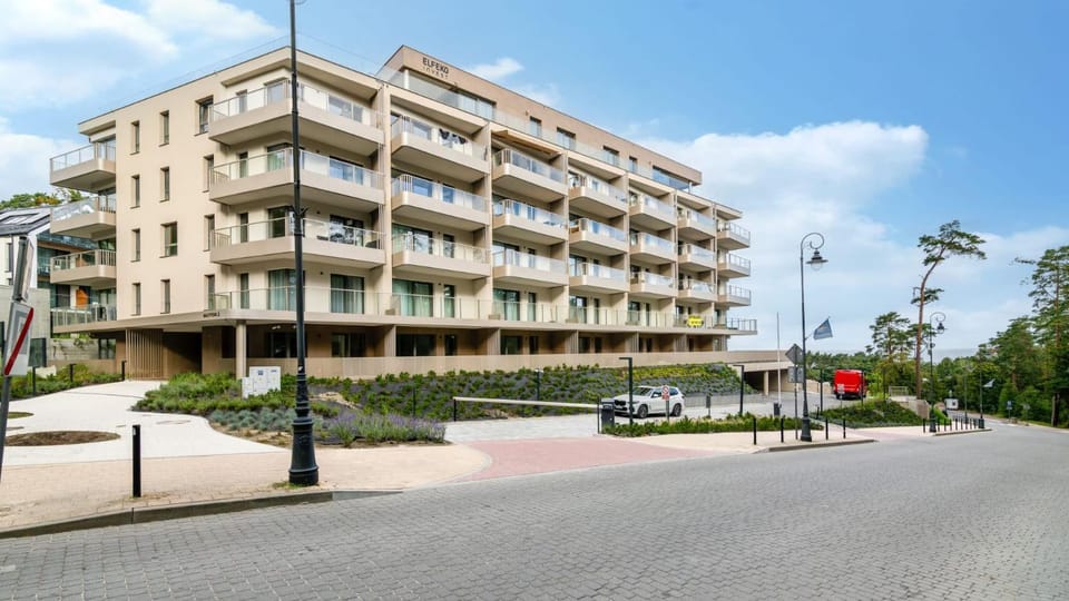 Property building, Street view, Location