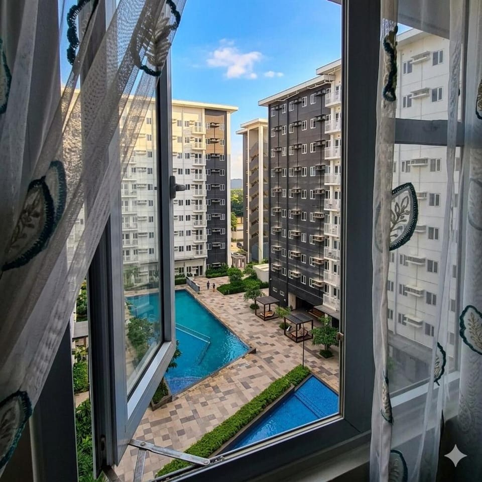 Pool view, Swimming pool, sunbed