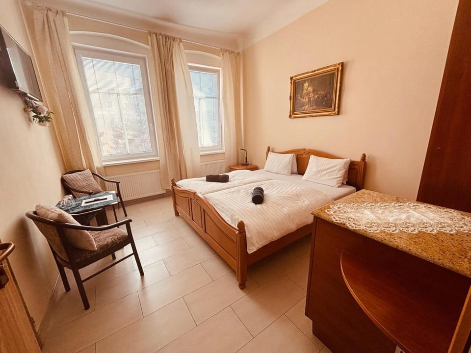 Bed, TV and multimedia, Photo of the whole room, Seating area