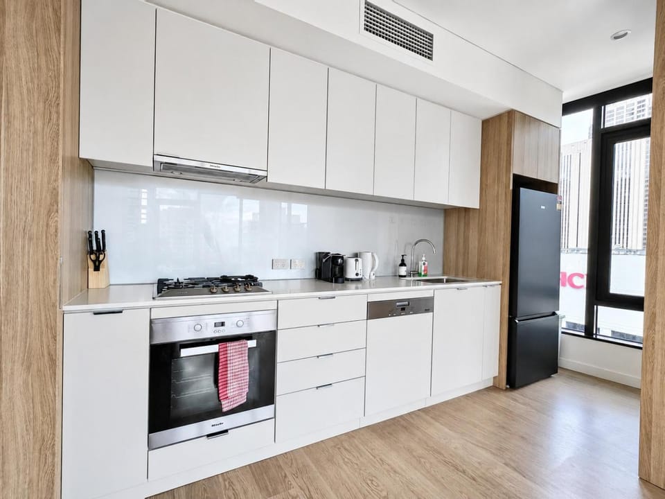 Coffee/tea facilities, Kitchen or kitchenette, dishwasher, oven, stove