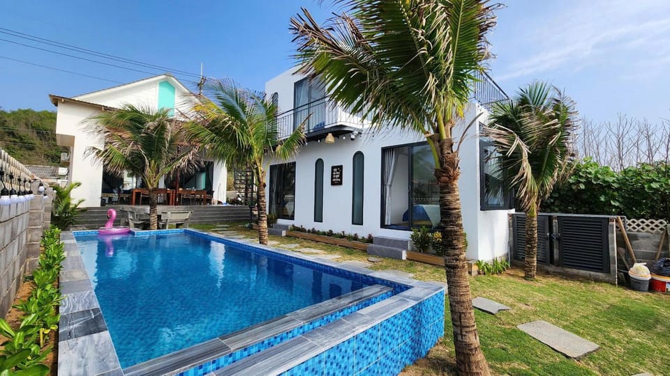 Property building, Garden, Garden view, Pool view, Swimming pool