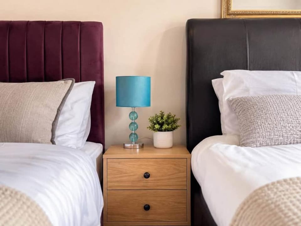 2BR Sleeps 4 Apartment in Glasgow
